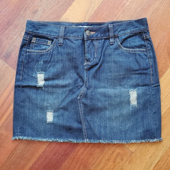 Old Navy Dresses & Skirts - NWOT Old Navy Distressed Denim Mini Skirt Size 4